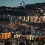 El incremento en los precios de inmuebles venezolanos se originó por un aumento en la búsqueda